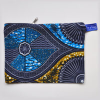 be a bag AA07, 1 rits (bovenvouw); tweezijdig en binnenstebuiten bruikbaar liggend model met blauw en gouden print in vloeiende vormen