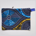 be a bag AA07, 1 rits (bovenvouw); tweezijdig en binnenstebuiten bruikbaar liggend model met blauw en gouden print in vloeiende vormen