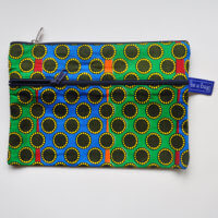 be a bag AA24, 3 ritsen (1 binnenin); ook binnenstebuiten bruikbaar liggend model met een bloemige print in geel en zwart op verticale lijnen in vrolijke kleuren (oranje, groen, blauw en rood)