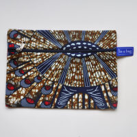 be a bag AA02, 1 rits (voorzijde) liggend model met speciale print (blauw, wit, goud en een beetje rood)