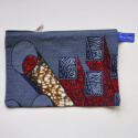 be a bag AA11, 1 rits (bovenvouw); tweezijdig en binnenstebuiten bruikbaar liggend model met speciale print (in rood blauw en goud op witte achtergrond)