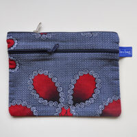 be a bag AA08, 3 ritsen (1  binnenin); ook binnenstebuiten bruikbaar liggend model van blauw en rode print op witte achtergrond
